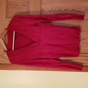 Red Express V-neck Sweater. SzM